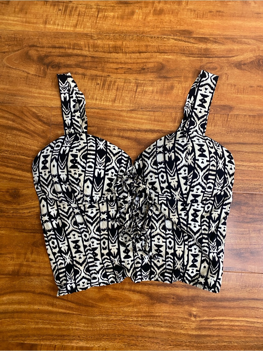 L.I.F.E. Juniors Black Cream Aztec Print Crop Top Size Medium Boho Hippie Girly
